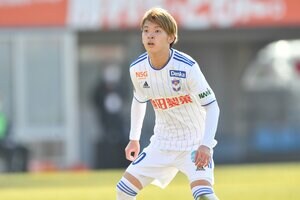 【J2「後半戦スタート」】首位・アルビレックス新潟「3発快勝」！「躍動」の“背番号10”本間至恩、“大卒1年目”シマブク・カズヨシの「70メートルドリブル」アシスト…超充実の2列目!!【戸塚啓のJ2のミカタ】(2)の画像