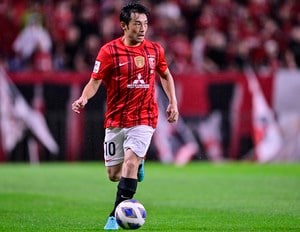 「やっぱ変態だよ」「足どうなってんの？笑」浦和レッズ・中島翔哉が鳥かごトレーニングで見せた「蹴り足空振り→軸足パス」にファン驚愕！ SNSで「うますぎだろ」などの声上がるの画像