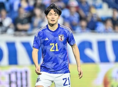 ユニフォーム姿可愛すぎる」サッカー日本代表FW上田綺世の妻・由布菜月