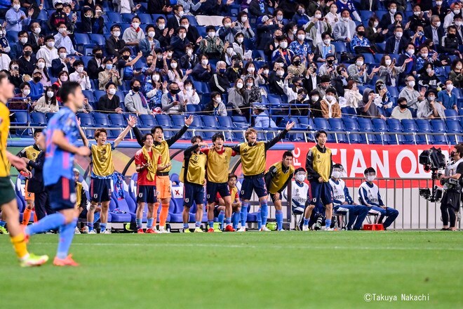 まさかの居残りラン!サッカー日本代表・板倉滉ら「控え4選手」が試合後に見せた「埼スタ猛ダッシュ」の画像