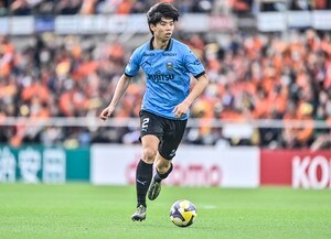 【川崎、悔しい清水戦で見せたDF佐々木旭とDF高井幸大の頼もしさと成長(2)】高井が「誰かがミスしたら取り返すだけ」と言い切る挑戦と責任感。「あれを続けることも大切」と話す場面とはの画像