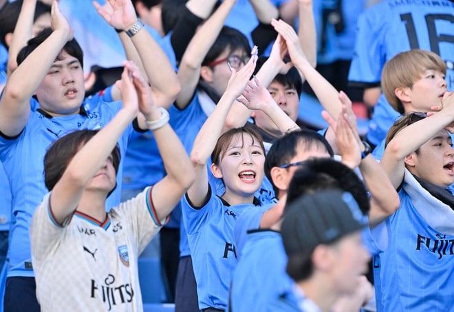 【サポーターアルバム】平日ナイターの試合前から駆け付けた川崎フロンターレのサポーター写真84枚！ 夕日に照らされながらの等々力ショット「川崎フロンターレー横浜FC」の画像049