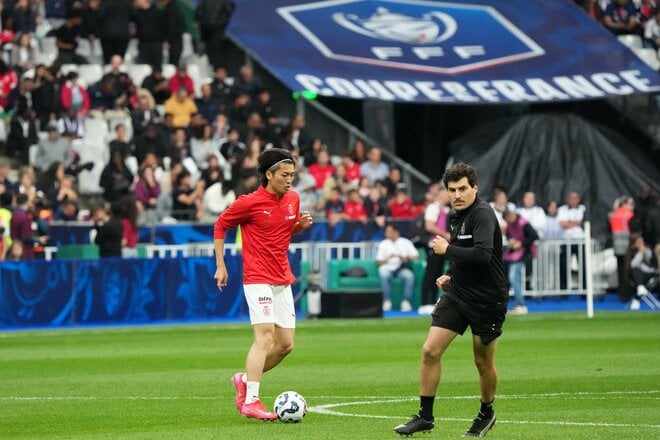 運命の大一番！サッカー日本代表・伊東純也、中村敬斗、関根大輝が語った｢世界一のクラブ｣と｢降格プレーオフ｣(1)純也＆敬斗いつものルーティンと作れない攻撃の形｢準優勝は奇跡ですね｣【激闘33連写】の画像001