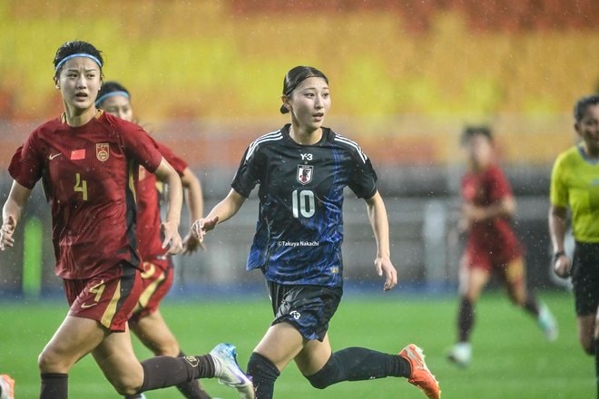 【塩越柚歩アルバム】E-1選手権最終戦で途中出場した「塩越柚歩の写真43枚」！ 雨に濡れながらも見せた華麗なプレー写真「なでしこジャパンー中国代表」の画像038