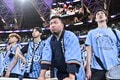 【サポーターアルバム】ACLE決勝で敗退した川崎サポーターの涙の姿……試合後、現地で感情を爆発させたサポーター写真51枚「アル・アハリー川崎フロンターレ」の画像024