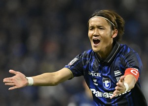 「This is 宇佐美貴史」G大阪エースのハーフウェーライン手前からの40mドリブル技巧弾が凄い！「上手すぎて涙出る」「こういうプレイさせたらJトップ」のファン興奮の画像