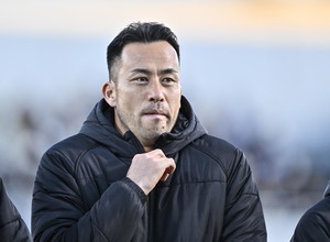 「仲良しすぎ」「恋人かっ！」吉田麻也＆大迫勇也のリゾート地でオフ満喫の“ラブラブ”ムービーに反響！「し、新婚旅行？」「麻也さんが可愛すぎ」の声！ の画像