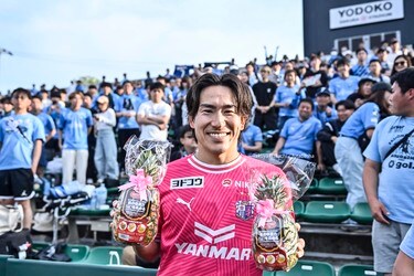 画像・写真：試合後には涙の挨拶も……登里享平が15年所属した古巣との初