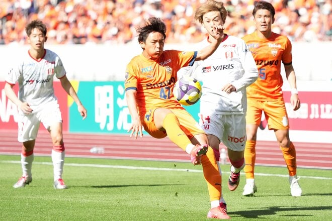 2連敗の｢19位｣名古屋と3連勝の｢5位｣清水が大舞台で激突、元サッカー日本代表が火花を散らした｢東海ダービー｣の意外な勝者と期待の新星【清水エスパルスvs名古屋グランパス】PHOTOギャラリー激闘25連写の画像018