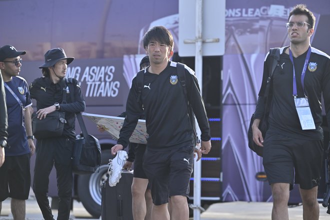 【川崎フロンターレアルバム】サウジアラビア到着翌日4月23日のジェッダ市内での「コーチングスタッフ＆クラブスタッフ写真」と「選手と子どもたちの交流写真」合計98枚！の画像003