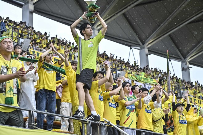 【千葉サポーターアルバム】雨の中で首位堅持のチームを後押しした「ジェフユナイテッド千葉のサポーター写真99枚」！ ゴール裏の熱狂ショット「ジェフユナイテッド千葉ーベガルタ仙台」の画像075