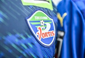 「相変わらず美男美女」元サッカー日本代表の徳島ヴォルティスFW柿谷曜一朗が妻・丸高愛実と「再会」！ バレンタインの投稿にファン歓喜の画像