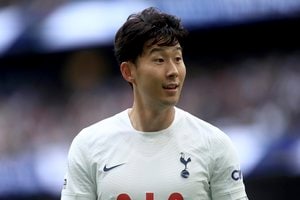 「この位置から入る！？」ソン・フンミンの「スーパーゴール」が炸裂！トッテナムをプレミアリーグ唯一の3連勝に導いた「ロングFK」の画像