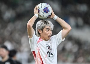 「隣同士が自然すぎる」「可愛すぎませんか？」伊東純也＆中村敬斗のサウジアラビア戦での「ランス兄弟ペアショット」が大反響！「4枚ともめちゃくちゃ好きです」の声の画像