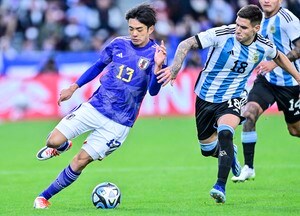 「2人でアルゼンチン4人相手にして繋いでる」U22日本代表がサイド際の“ボールの奪い合い”で「完全に上回っている」と話題に！ 山田楓喜の”魂の守備”が４点目に繋がるの画像