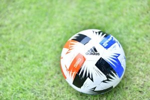 明治大学対流通経済大学、多数のプロ入り内定者が優勝を争ったリーグ最終戦での直接対決【日本サッカーの重要な育成機関「大学サッカー」】(1)の画像