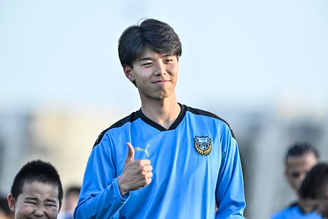 【川崎フロンターレアルバム】サウジアラビア到着翌日4月23日のジェッダ市内での「コーチングスタッフ＆クラブスタッフ写真」と「選手と子どもたちの交流写真」合計98枚！の画像084