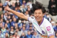 ｢めちゃくちゃカッコいい！｣J1広島、三本の矢×ピースマーク融合の新作“激エモTシャツ”に賛辞｢デザインいーな｣｢らしさが詰まっていて素敵｣の画像