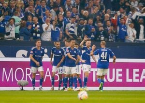 「これこそ我がチーム」「ダーービーー!」吉田麻也も登場のレビアダービーに向けての映像にシャルケファンが歓喜の画像