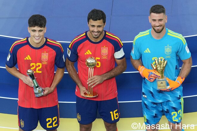 【W杯決勝】バルサ新旧10番対決が実現！マドンナ＆2R、BTS、美ボディ歌姫49歳の賛否両論ハーフタイムショー！試合後のメッシとヤマル、トランプ劇場をご覧あれ！【スペイン代表vsアルゼンチン代表】激闘PHOTOギャラリーの画像027