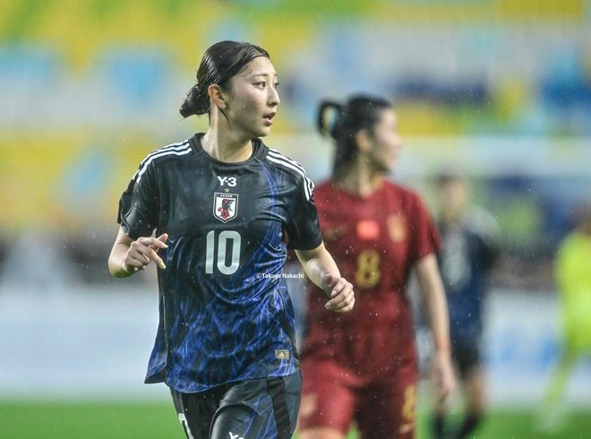 【塩越柚歩アルバム】E-1選手権最終戦で途中出場した「塩越柚歩の写真43枚」！ 雨に濡れながらも見せた華麗なプレー写真「なでしこジャパンー中国代表」の画像032