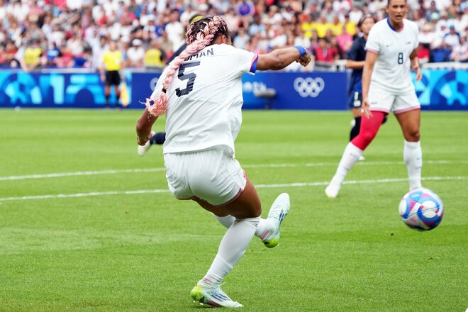 パリ五輪なでしこジャパン「激闘の記録」PHOTOギャラリー22枚　準々決勝アメリカ戦　金メダル獲得アメリカを相手に延長戦までもつれ込む「大奮闘」も…デニス・ロッドマン娘の一発に沈むの画像012