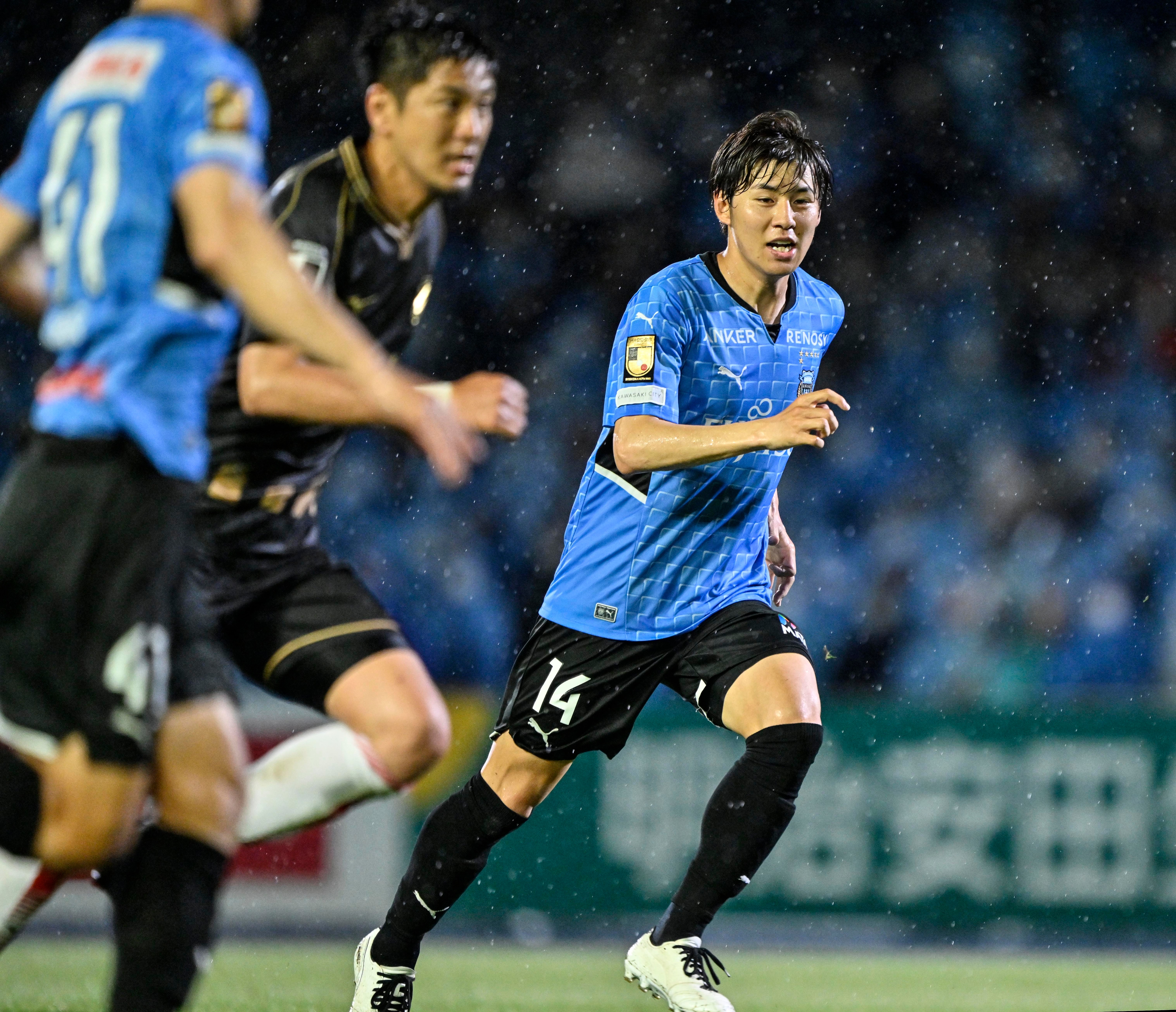 めっちゃかっこよすぎて 川崎フロンターレ 脇坂泰斗がコンサドーレ札幌戦後に見せた キュンです に続く 胸キュン姿 概要 Jリーグ 国内 ニュース サッカー批評web