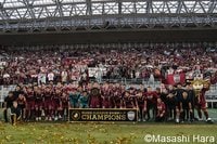 ｢やっぱ似合う｣｢かわいすぎ｣27歳の10頭身レースクイーン、久々のJ1神戸ユニ姿に大反響｢もうサッカー忘れたかと…｣｢勝利の女神降臨ですね｣