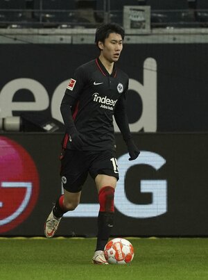 鎌田大地が圧巻のゴール!!長谷部誠も先発のフランクフルトのカウンター炸裂!日本代表MFが決めたゴール前での「魔術的タッチ」からの｢先制弾｣とは?【動画】の画像