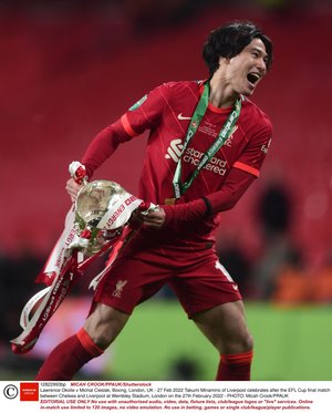 サッカー日本代表・南野拓実所属のリバプールが10シーズンぶり「カラバオカップ優勝」!チェルシーとの「11人目」までもつれた壮絶PK戦を制す！試合後は「南野拓実がトロフィー掲げる」!【動画】の画像