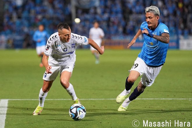 小川航基「必ず日の丸を背負って帰ってきます」横浜FC離脱前最後の試合 PHOTOギャラリー【明治安田J1リーグ 第19節 横浜FCvsガンバ大阪 2023年7月1日 18:33キックオフ】の画像007