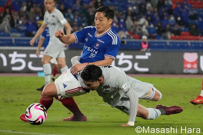 博多のメッシ紺野和也のゴールと全員ディフェンスで福岡がマリノスに勝利！ 　PHOTOギャラリー 【明治安田J1リーグ 第2節 横浜F･マリノスvsアビスパ福岡 2024年3月1日 19:03キックオフ】の画像002