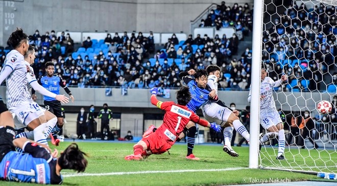 SNSで絶賛の嵐! 川崎フロンターレの選手が天皇杯・大分トリニータ戦の試合中に見せた「相手選手への“王者の振る舞い”」の画像