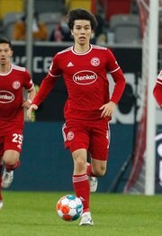 試合後に川崎サポーターが特別な横断幕を掲示！ 主将・谷口もトラメガを持って応えた「書かれていた内容」とは？の画像