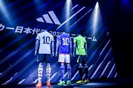 サッカー日本代表・久保建英が「新ユニフォーム姿」でドリブル姿を披露! 「ジョン・カビラの実況」とともに躍動するeFootballのトレーラーが公開の画像