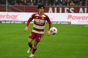 田中碧、町野修斗の日本人対決！ PHOTOギャラリー【ブンデスリーガ2部 第21節 デュッセルドルフvsホルシュタイン・キール 2023年12月10日 21:30キックオフ】（渡辺航滋撮影）の画像