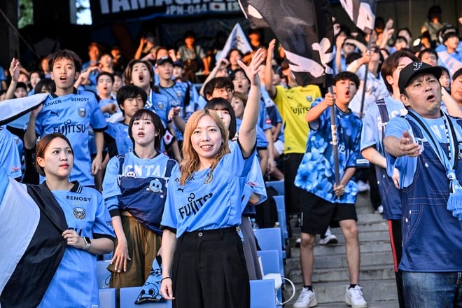 【サポーターアルバム】平日ナイターの試合前から駆け付けた川崎フロンターレのサポーター写真84枚！ 夕日に照らされながらの等々力ショット「川崎フロンターレー横浜FC」の画像011