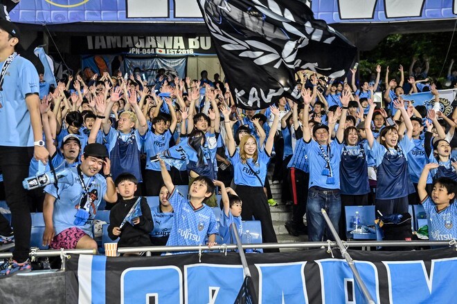 【サポーターアルバム】水曜開催の横浜FC戦に2万人が駆け付けた川崎フロンターレのサポーター写真47枚！ 勝利後の笑顔ショット「川崎フロンターレー横浜FC」の画像031