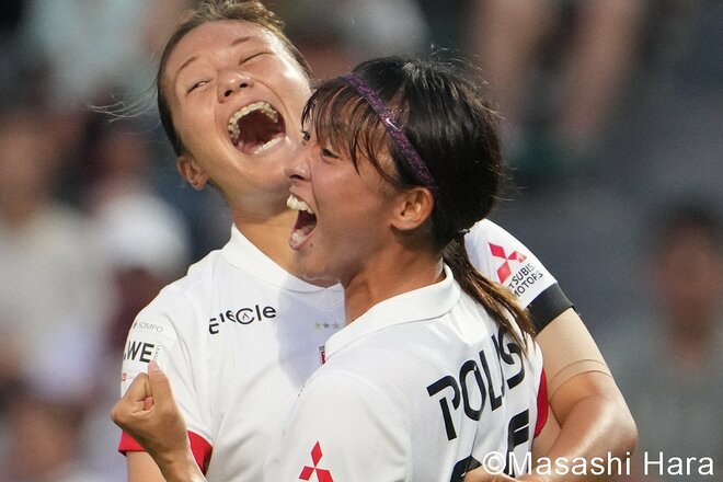 ｢みんな温かい｣なでしこMF塩越柚歩が古巣との初対決で流した｢美しい｣汗と涙、対照的だった塩越と猶本光の｢サポーター挨拶｣の表情、試合後に口にした｢誓い｣の言葉【東京ヴェルディベレーザvs浦和レッズレディース】激闘PHOTOギャラリーの画像005