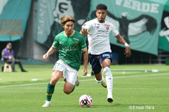 U-23代表の山田楓喜が40メートル走破の豪快ドリブル弾！【東京ヴェルディvs柏レイソル】原悦生PHOTOギャラリー｢サッカー遠近｣の画像006