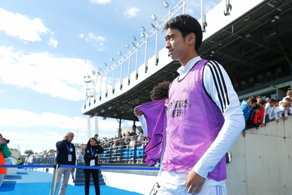 「ピピくんおるやん」!! 中井卓大がまたもレアル・マドリードのトップチーム練習に参加! カスティージャデビューに続き話題となった白い巨人の ...