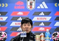 「かっこいいけど目チカチカする」マンチェスター・シティのド派手な“発光”ユニフォームが話題! 斬新すぎる仕様に「これが4thユニじゃなくて良かった」の声の画像