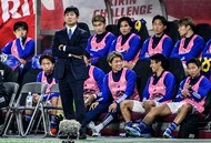 「え、これデュークのゴールにならんのｗ」J2町田のサッカーオーストラリア代表FWの豪快ボレーに驚きの声！「デュークがちっちゃく見えるだと、、」などのさまざまな角度から驚愕の画像