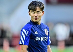 「ツッコミ待ちやろこれ」日本代表の密着動画で「ホワイトボード裏からひょっこりタケ」が話題！「こんなキャラクターだとは思わなかった」「もっと知れ渡って欲しい」の声の画像