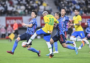 画像・写真：サッカー日本代表戦で見せたブラジル代表の｢最強4トップ