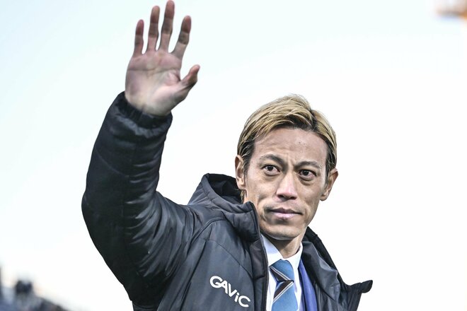 「打てるんかーい!」「スーパースターやなあw」元日本代表・本田圭佑の13球目の特大ホームランが話題!「バットフリップしてて草w」「スイングのキレと回転がキレイすぎる」の声の画像