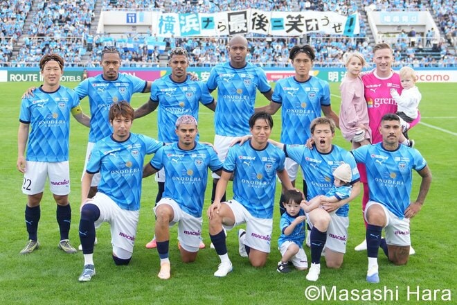 J1残留へ望みをつなぐ劇的バースデー弾! 横浜FCが後半ATに33歳誕生日DFの強烈な左足弾で執念のドロー!「気持ち入った一撃だ」「この勝点1を残留に繋げよう」の画像
