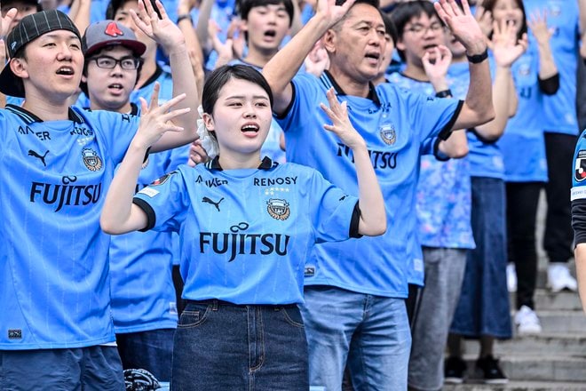 【サポーターアルバム(3)】G大阪戦での観客席＆入場時の川崎フロンターレのサポーター写真77枚！選手と手をつないだ子どもたちなど現地写真「川崎フロンターレーガンバ大阪(3)」の画像012