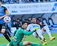 川崎12連勝でストップも…中村憲剛に見る「監督」と「二冠」の未来 原悦生PHOTOギャラリー「サッカー遠近」 川崎ー札幌の画像