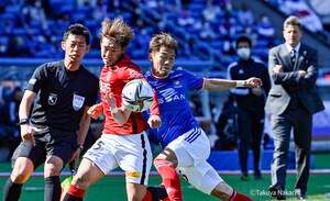 浦和レッズ、 日産で粉砕！(1)コイントスの「ピッチ交代」で“逆風の戦い”の画像